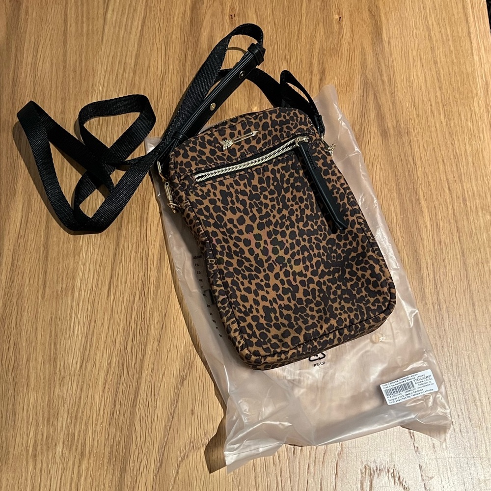 Stella & Dot Crush It Crossbody in Leopard
